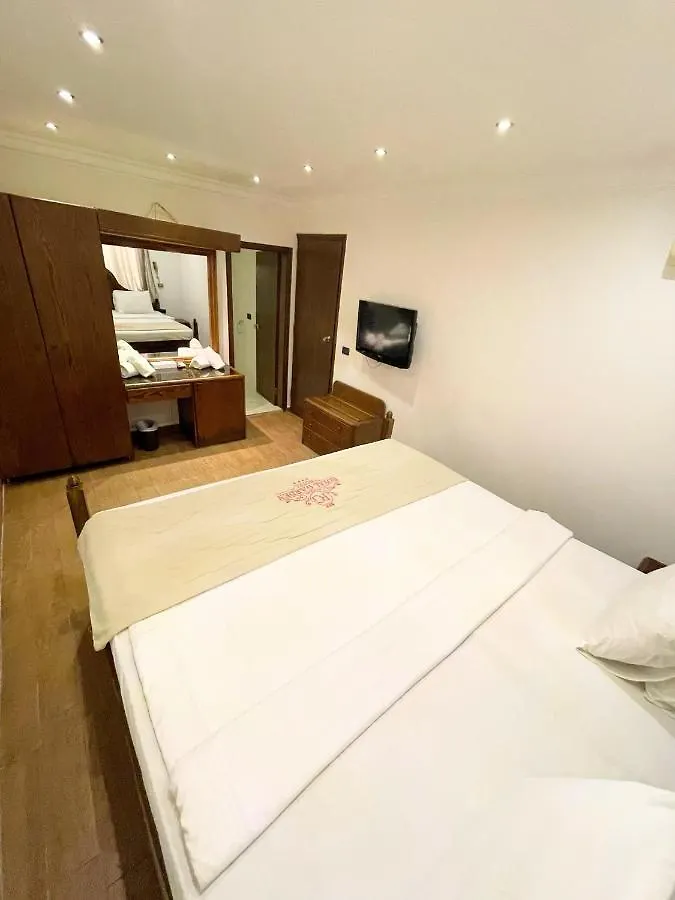 Royal Garden Hotel Beirut 4*,