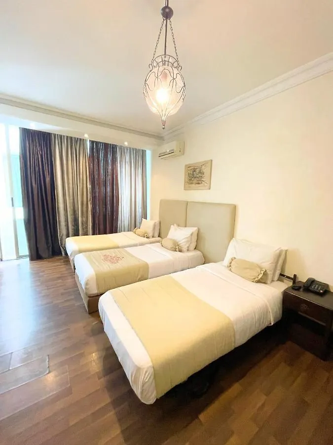 Royal Garden Hotel Beirut 4*,