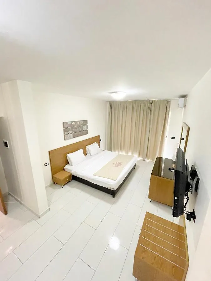 Royal Garden Hotel Beirut 4*,