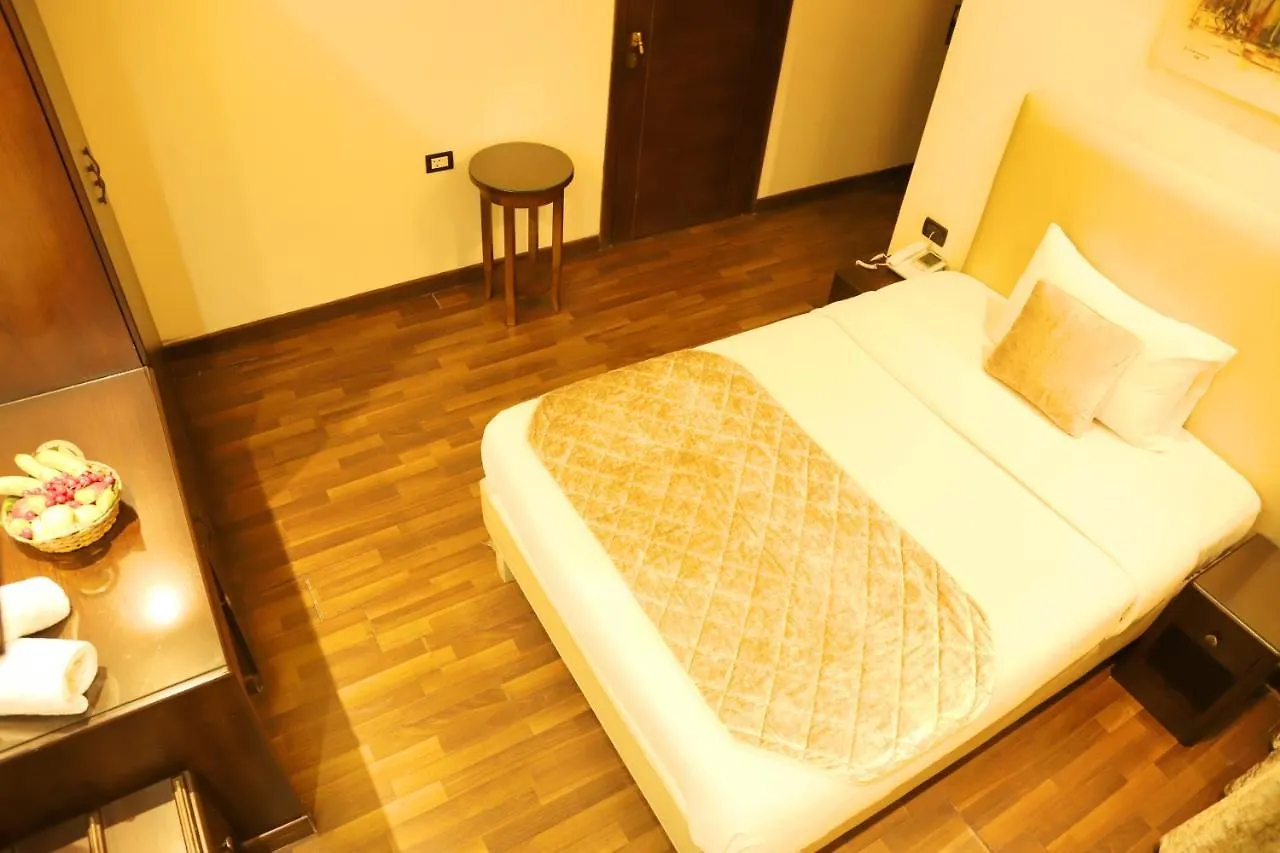 Royal Garden Hotel Beirut 4*,